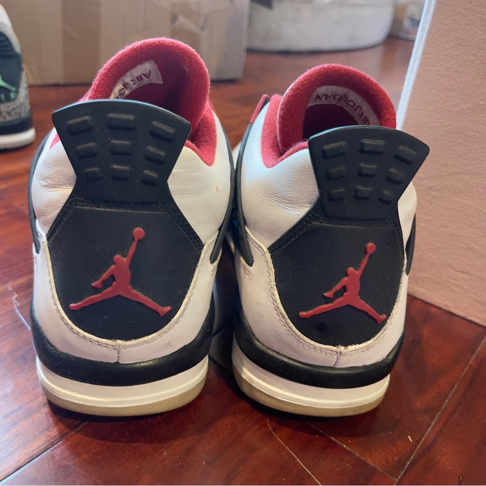 Air Jordan 4 Retro 'Fire Red' - Picture 4 of 6